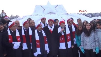 Şehitlerin Kardan Heykeller Sergisi Açıldı