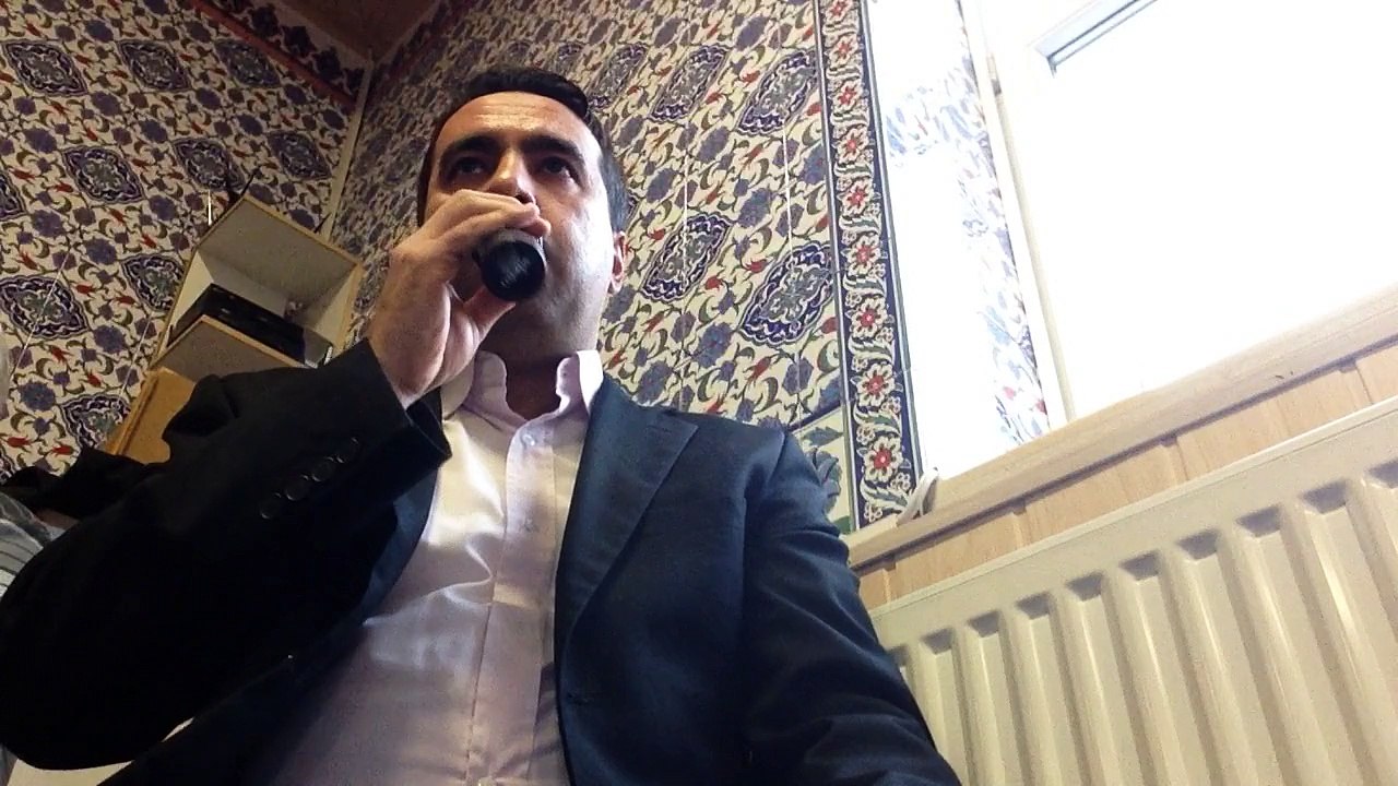 Metin Demirtaş, Kuran Tilâveti, Ahzâb Suresi (ayet 56). Yunus Emre Camii, Taastrup, DK. 1/1-16