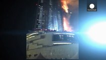 Arranha-céus em chamas no centro de Dubai