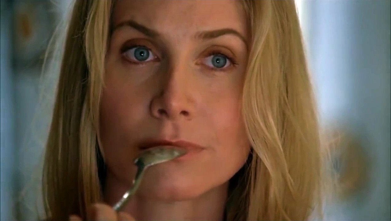 Holly Buzz Elizabeth Mitchell Hot Scene from 'Lost'