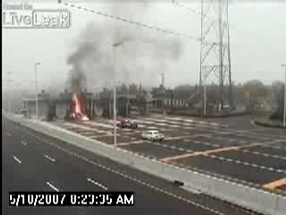 LiveLeak-dot-com-52218-accident.flv