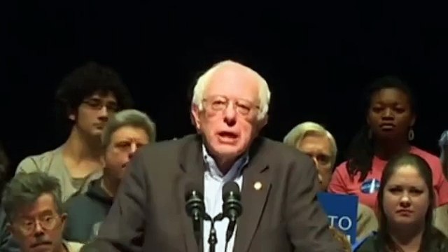 Bernie Sanders dispatches a Donald Trump heckler
