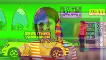 Mara & Dima der Clown in der Spielzeugwelt! Abschleppwagen und Werkstatt! Deutsch
