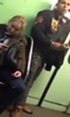 Metroda iPhone 5'i işte böyle çaldı. Yok Böyle Bir Şey