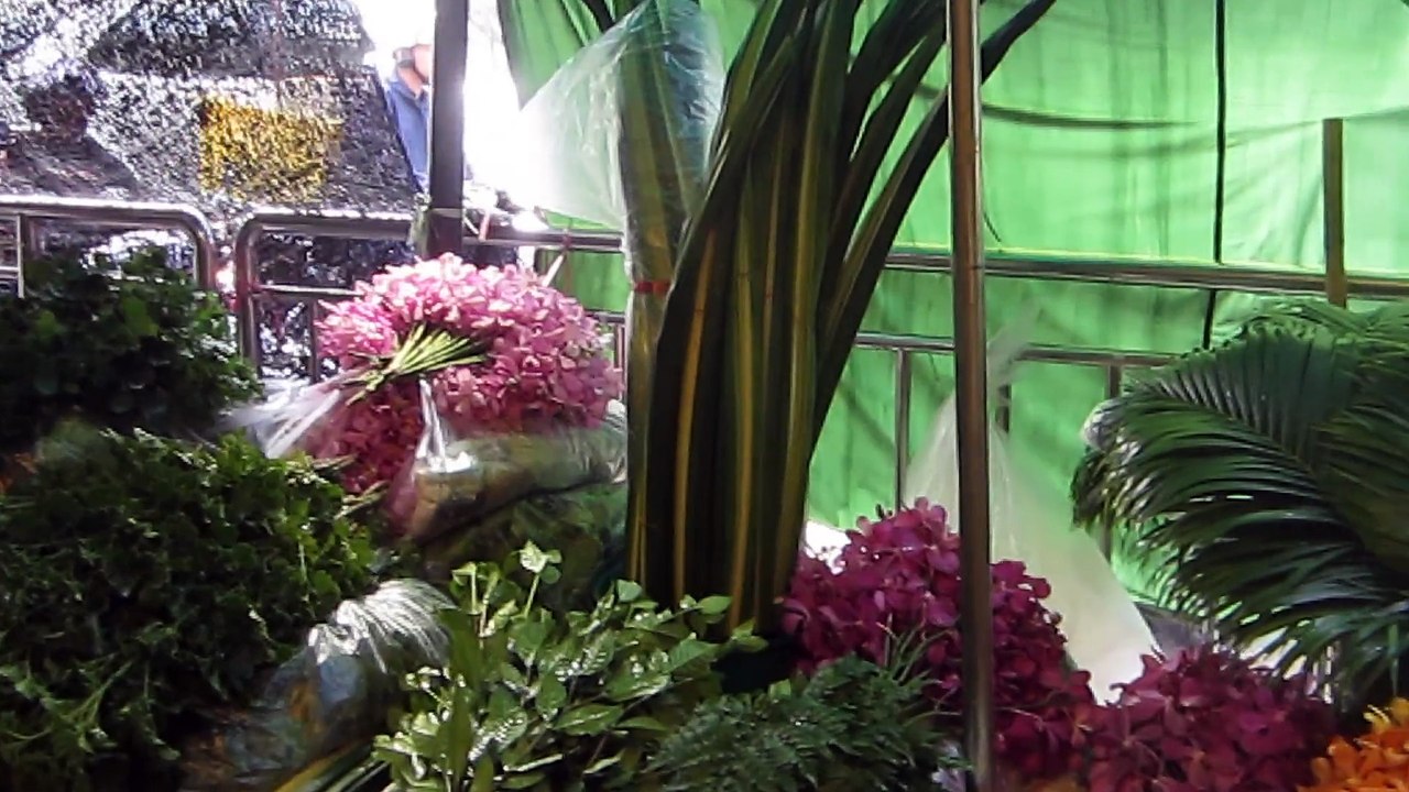 AU MARCHE AUX FLEURS DE BANGKOK (THAÏLANDE) LE 3 DÉCEMBRE 2015