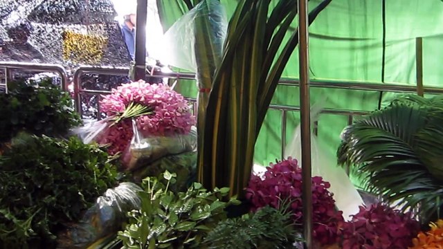 AU MARCHE AUX FLEURS DE BANGKOK (THAÏLANDE) LE 3 DÉCEMBRE 2015