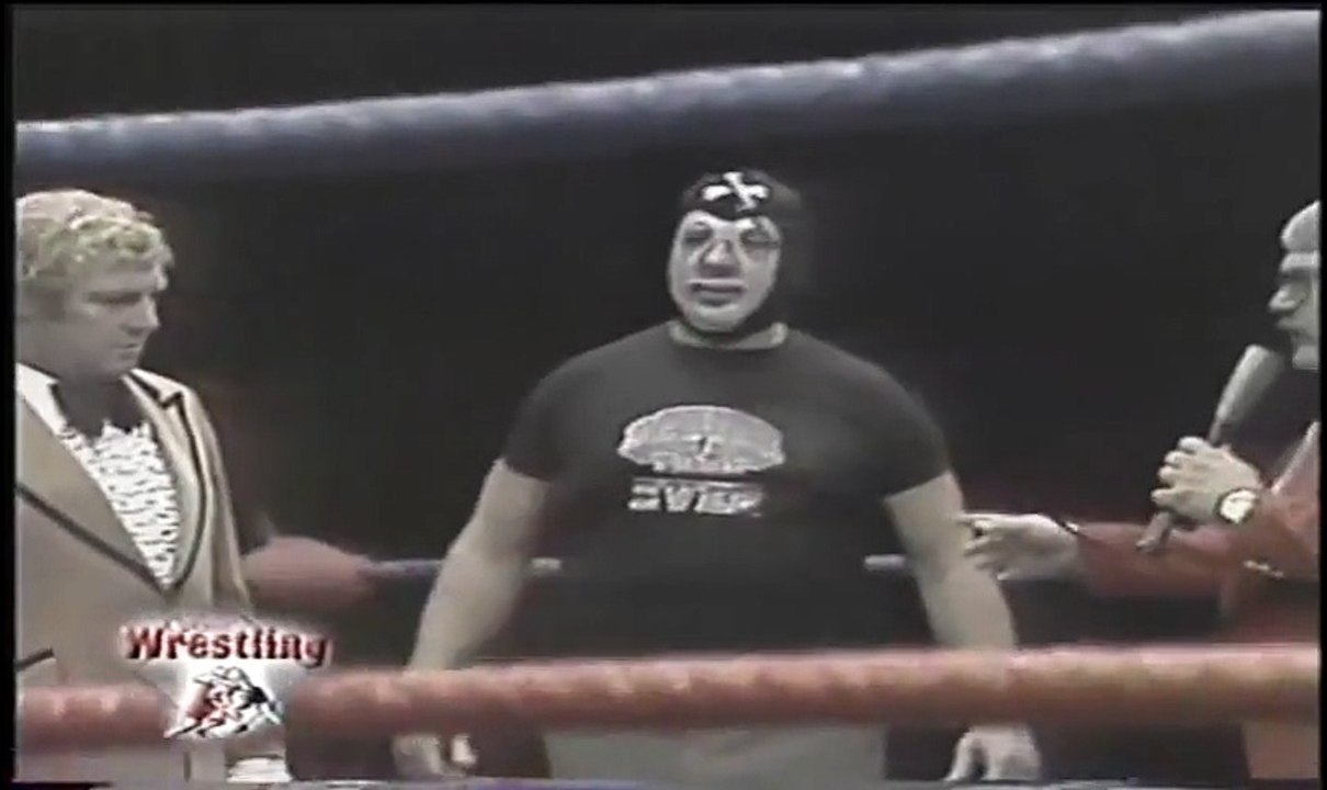 Dino Bravo vs Super Destroyer Mark II (Sgt. Slaughter) part 1