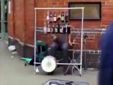 Miglior video di youtube AMAZING! Street artist plays Inspector Gadget song with beer bottles!