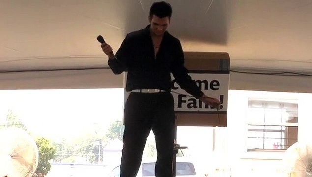 Cody Slaughter sings Blue Suede Shoes Elvis Week 2007