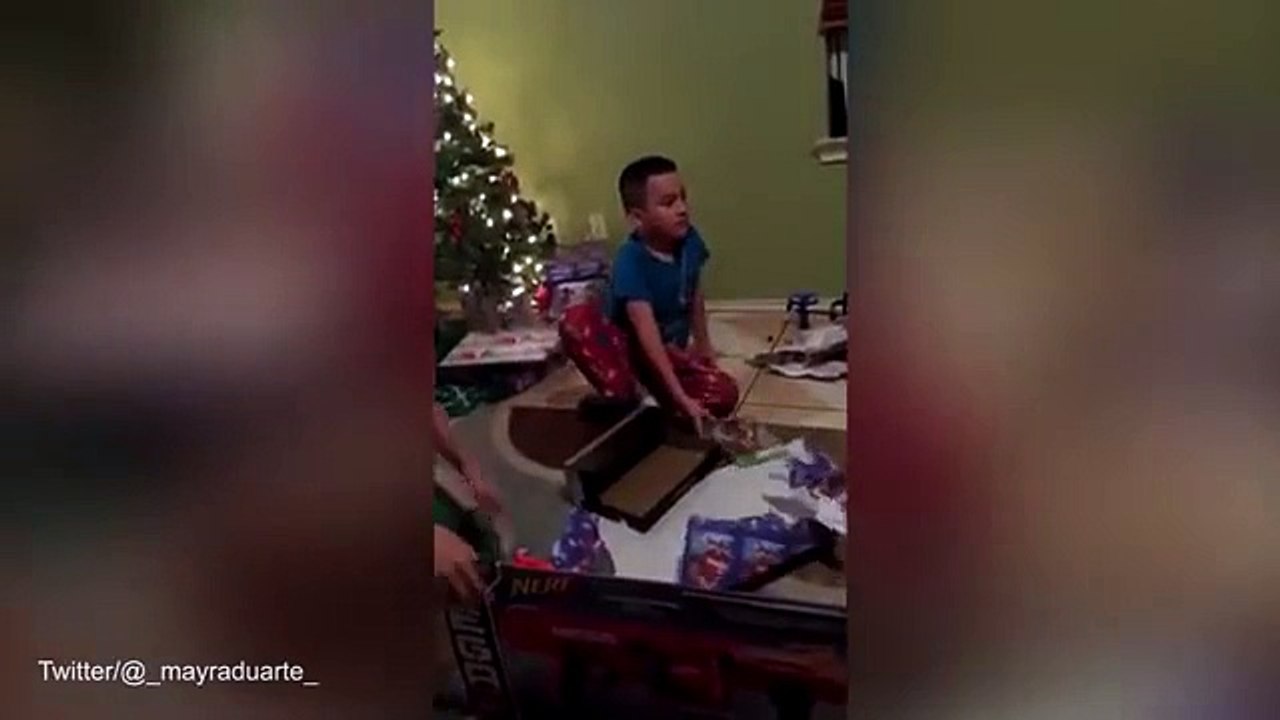 Kid freaks out after receiving wrong Christmas gift