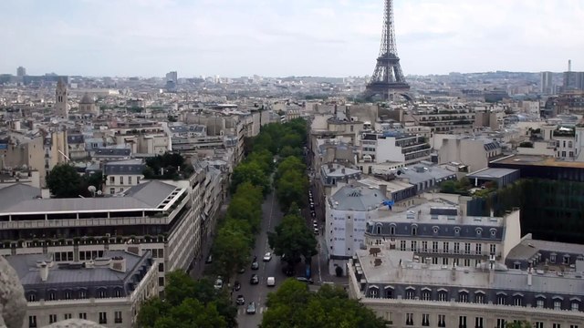 Vue sur Paris du haut de l'Arc de triomphe