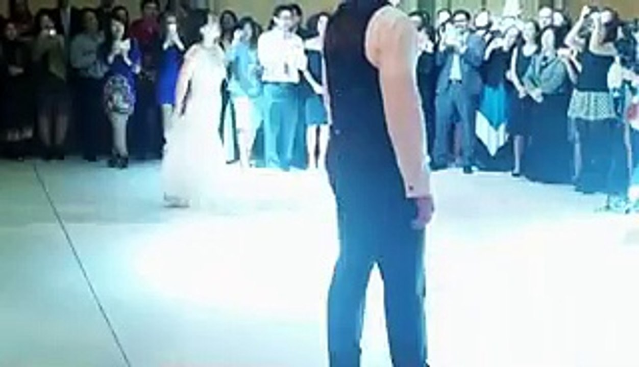Most romantic first dance ever to "Don't stop believing&quot