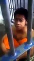 طفل مسجون من بورما    يقرأ القرأن في سجنه بصوت رااائع جدا