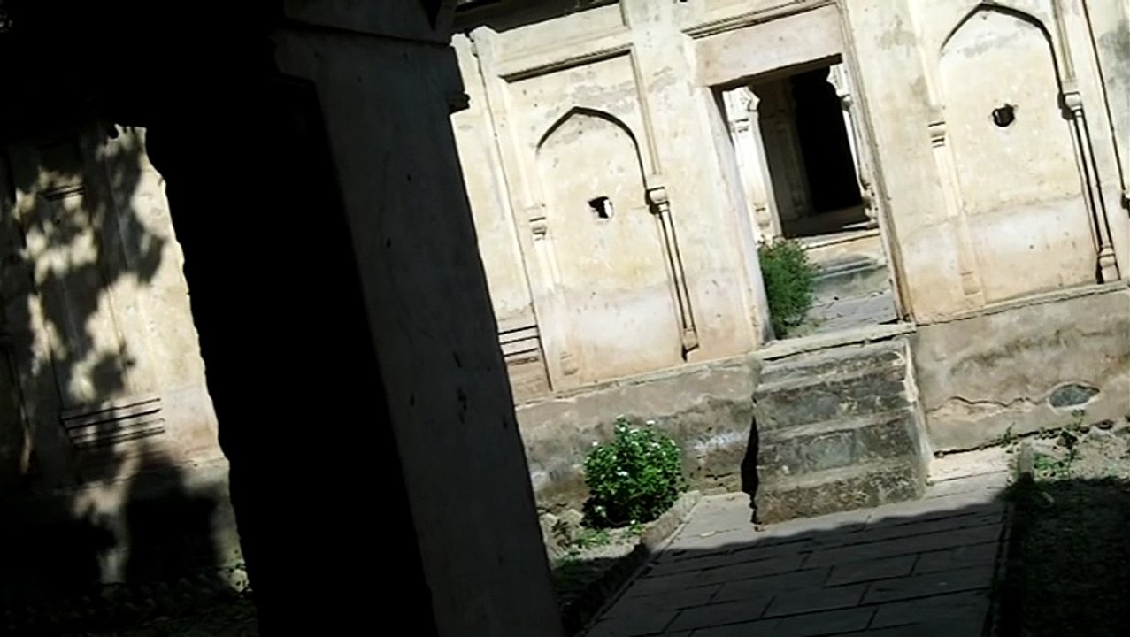 Real ghost jump and disappear !!! Ghost caught in camera Scary Videos