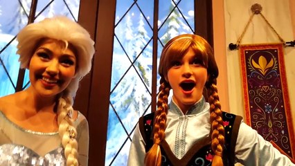 Anna & Elsa plan a pot-luck  Disneyland!