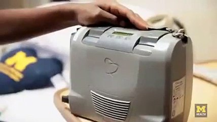 مريض يعيش حياته بشكل طبيعي من دون قلبه ~ سبحان الله