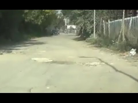 Aversa (CE) - Via Cirigliano, le buche creano danni anche al commercio (14.11.15)