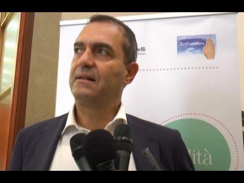 Napoli - Strage Parigi, la solidarietà di De Magistris (14.11.15)