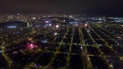 Feux d'artifice à Lima, Pérou la nuit du nouvel an. Dingue...
