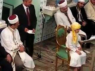 صوت عذب لطفل  يتلو آيات الذكر الحكيم عمر ارناؤوط