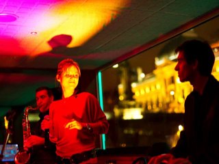 Chanteuse professionnelles et musiciens pour l'animation de votre cocktail ou vin d'honneur de mariage en région Rhône Alpes, en Bourgogne ou en Suisse. Un répertoire vaste pour une prestation personnalisée.