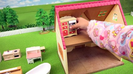 子供のおもちゃ シルバニアファミリーで家作り