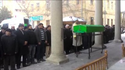 Mıknatıs Adam"In Cenazesi Toprağa Verildi