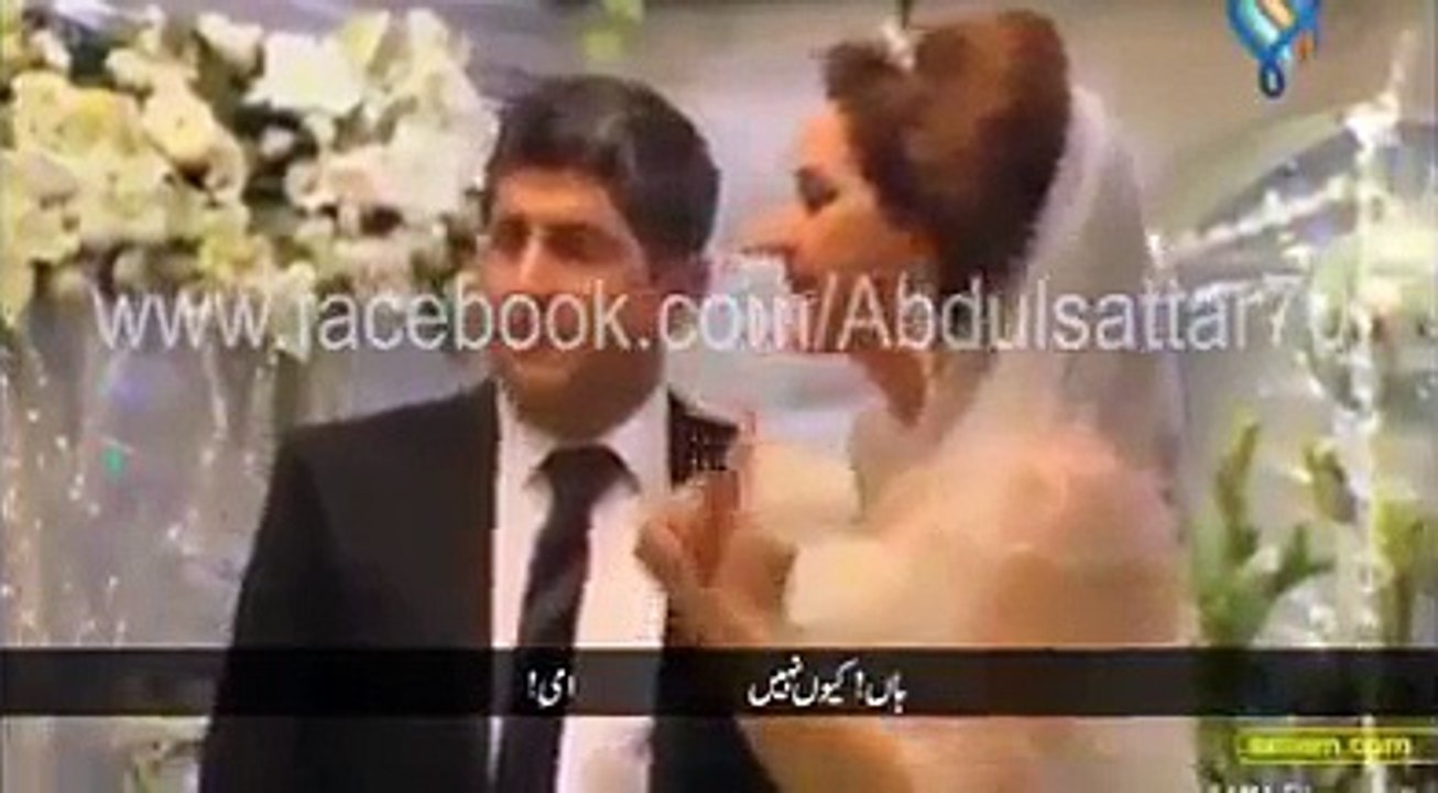 ایک بیٹے نے اپنی محبت کی شادی کی تقریب میں اپنی ماں کو فروخت کرنے کے لئے بولی لگ