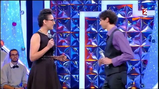 Buzz : Nagui très trou­blé par le décol­leté d'une candi­date de N'oubliez pas les paroles !