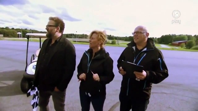 Вот как надо девушкам сдавать на права