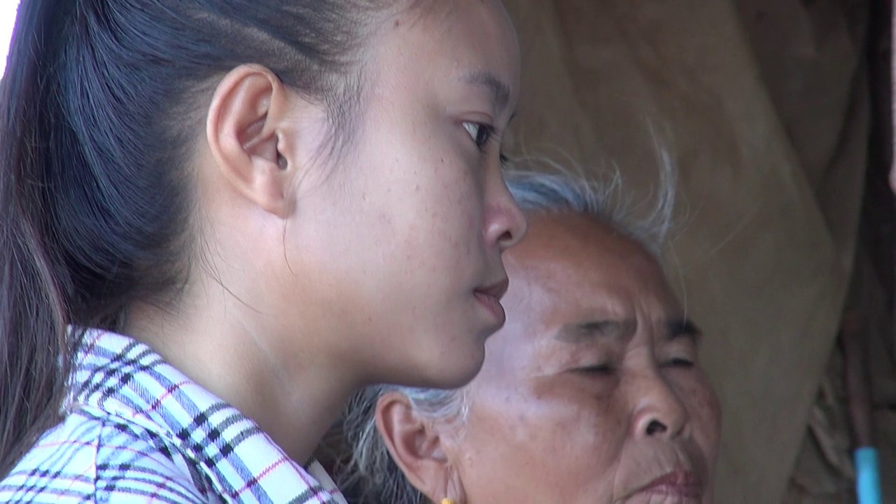 Un beau cadeau pour Noy la petite laotienne