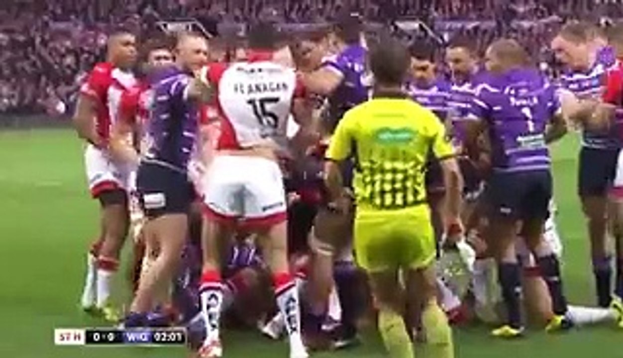 Un Joueur De Rugby Met Un Énorme Ko
