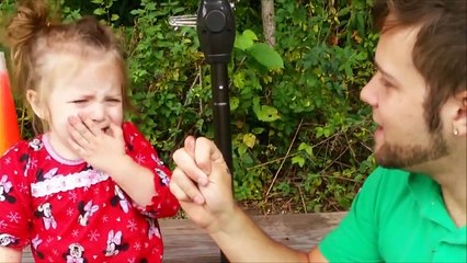 Download Video: Meilleur compilation de bébés et enfants trop marrants.