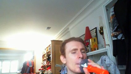 Wiwi égratigne "les richesses du coeur" de Kendji Girac