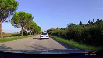 Авария на заснеженной дороге