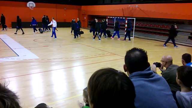 A leur arrivée, les bleus sont applaudis