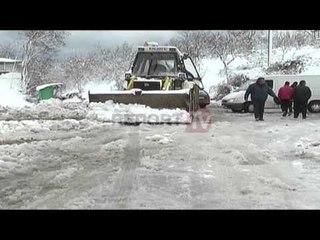 Report TV - Reshjet e borës, ja situata në akset rrugore