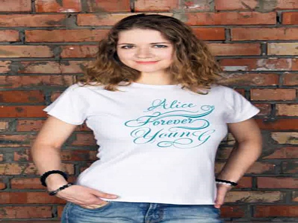 Самый популярный подарок на день рождения - Футболка женская с вашим текстом Forever young в г. Омск