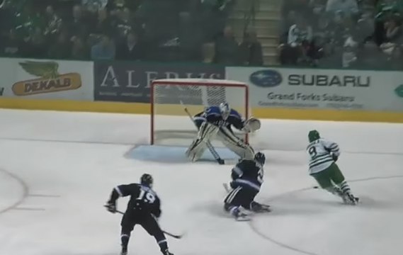 Un joueur de hockey humilie ses adversaires