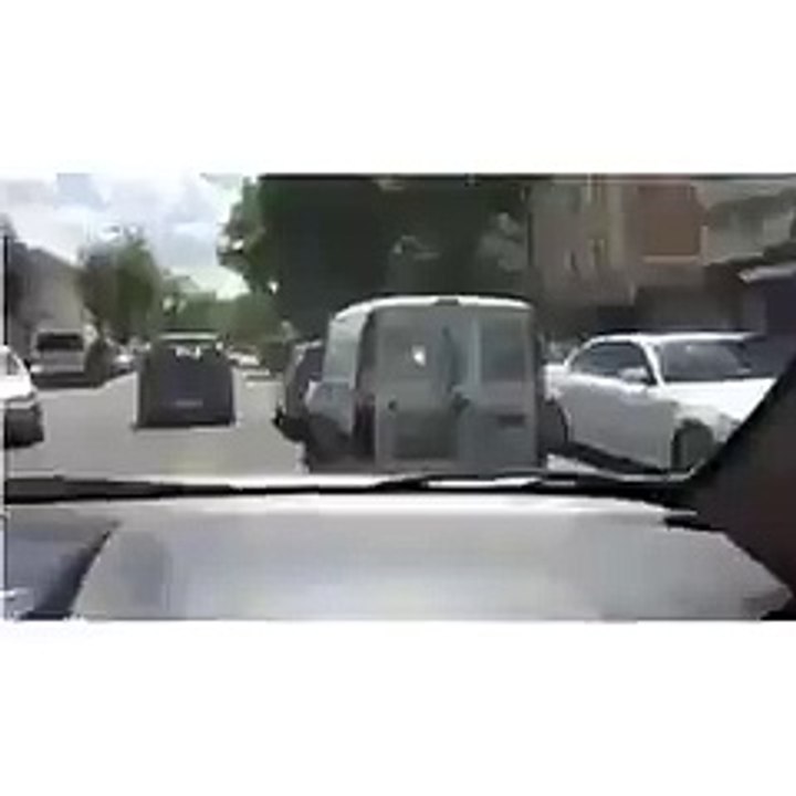 Bu Adam Tam Bir Çılgın Bakın Ne Yapıyor