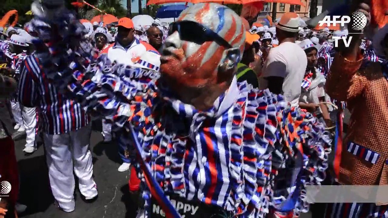 Tausende bei neujahrskarneval in kapstadt