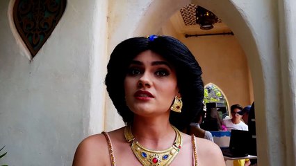 Princess Jasmine's sign language  Disneyland CA!