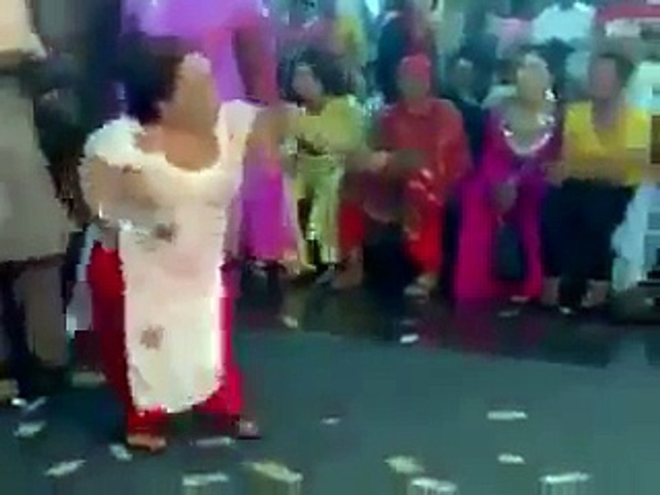 Menu Pyar Ho Geya-Funny Dance