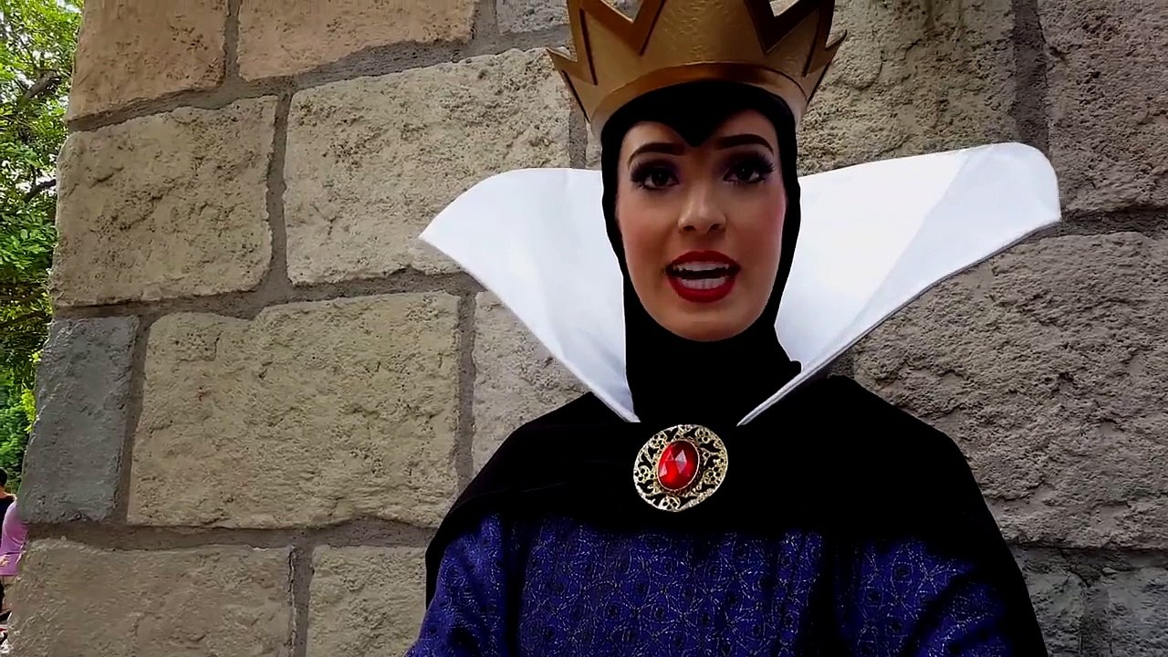 THE EVIL QUEEN INTIMIDATES ME  DISNEYLAND CA!
