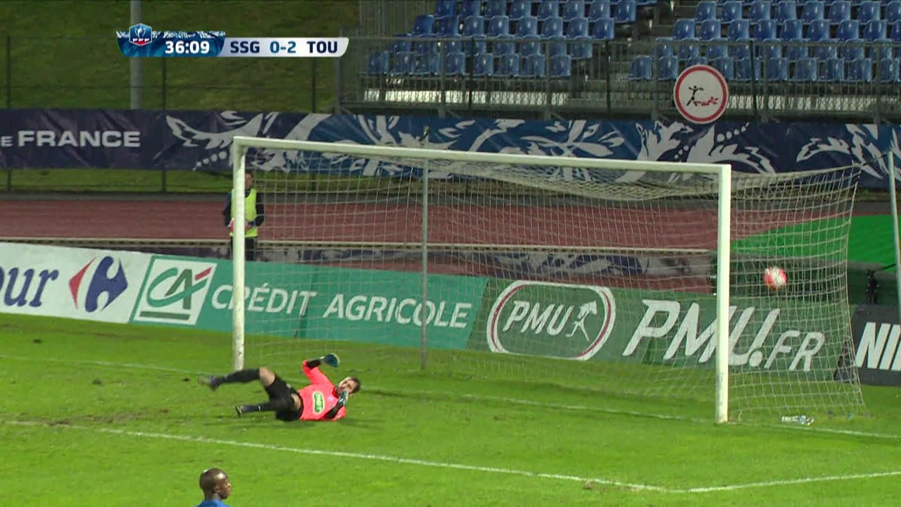 Le premier des deux buts de Braithwaite contre Sannois Saint-Gratien