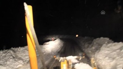 Yolu Kapanan Köydeki Hastaların İmdadına Yetiştiler