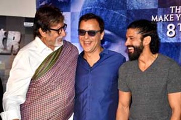 Big B shows haters that he is not too busy for Wazir!