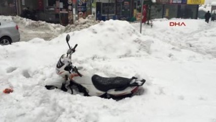 Bartın'da Kar Çatıları Yıktı