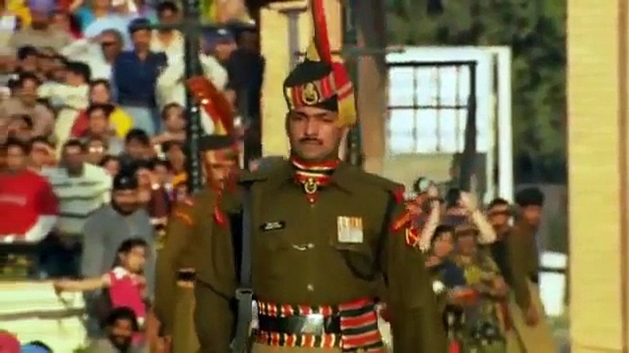 Cérémonie rythmée entre gardes-frontières Indiens et Pakistanais