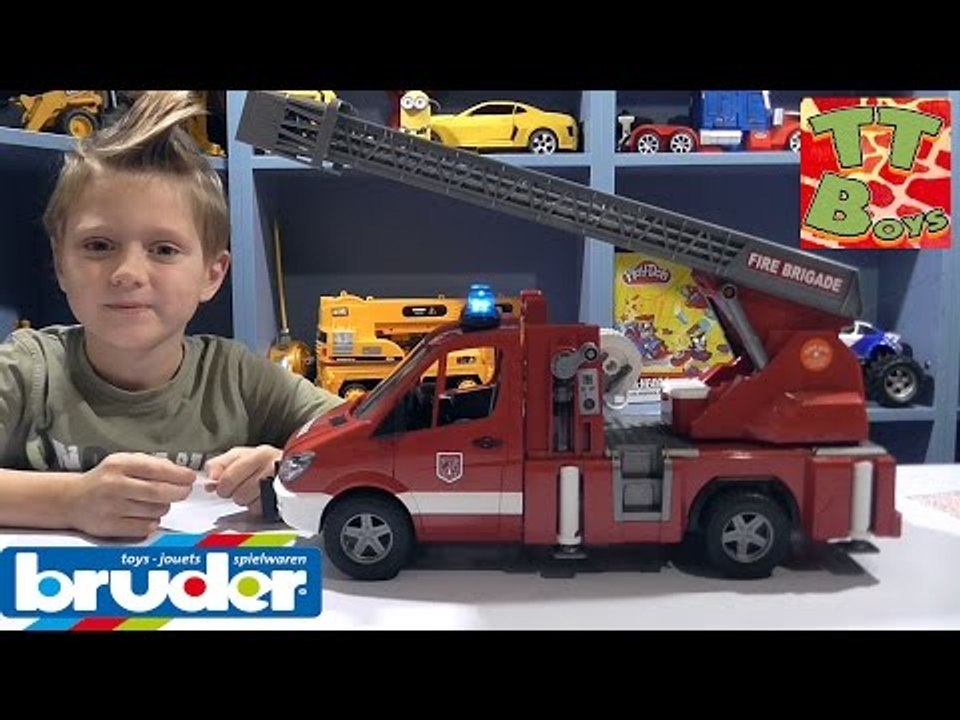 ✔ BRUDER. Пожарная машинка от Игорька — распако...
